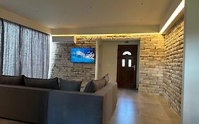 Aqua Luxury Suites